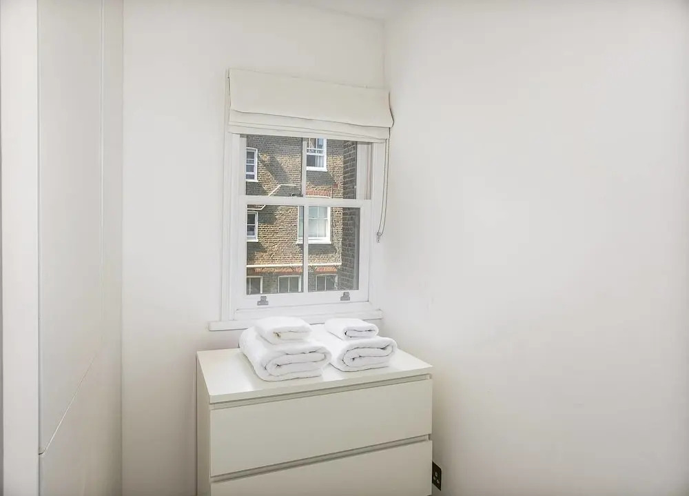 Stunning 2BR Home in West Kensington W/balcony
