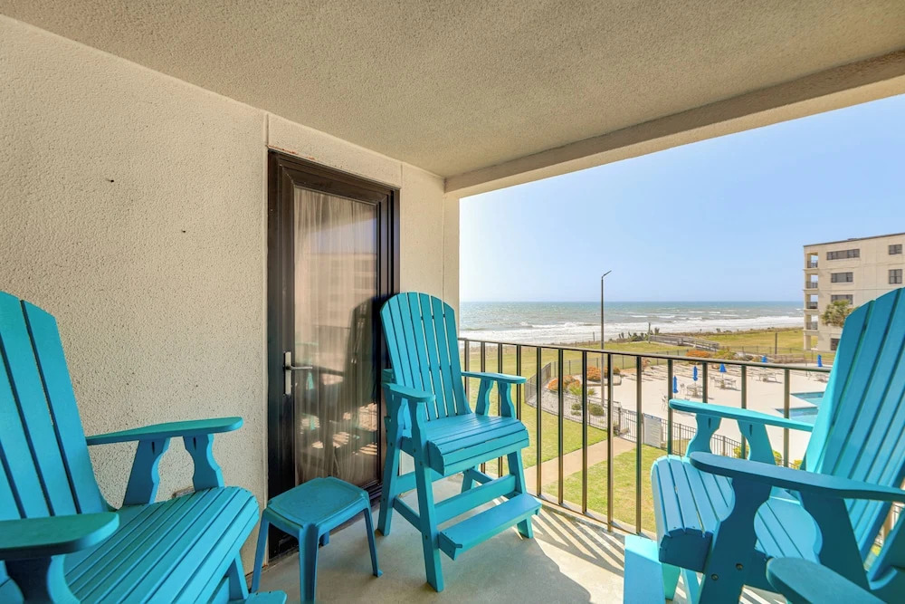 'the Lookout' Indian Beach Condo w/ Pool & Ocean