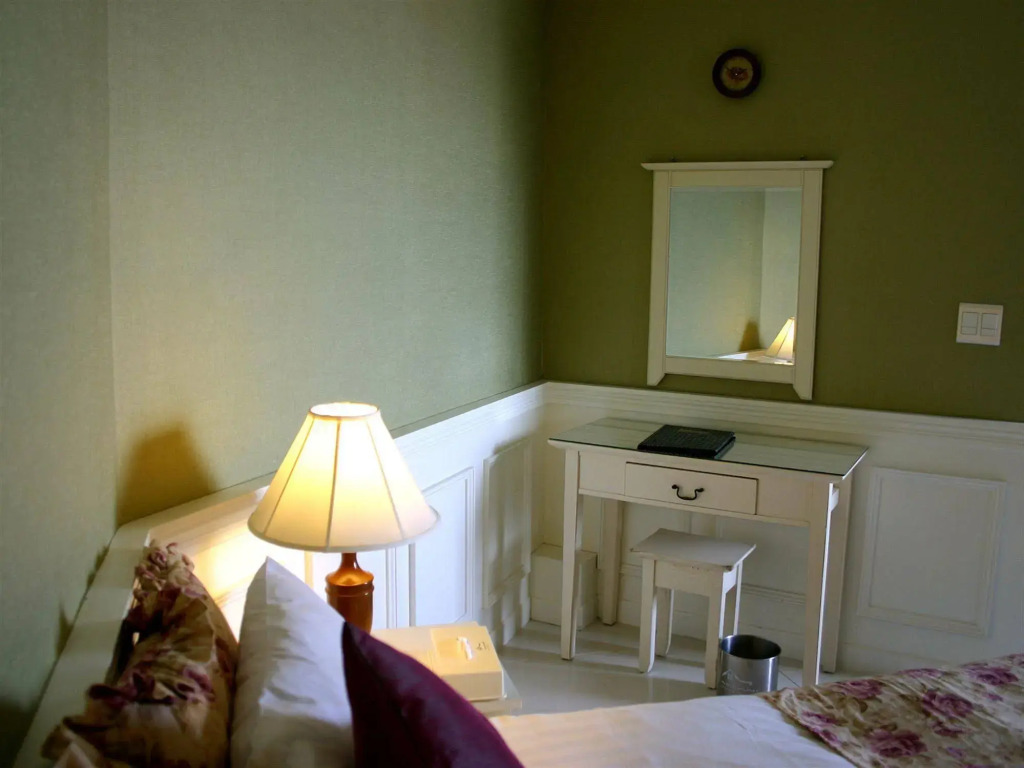 Hotel November