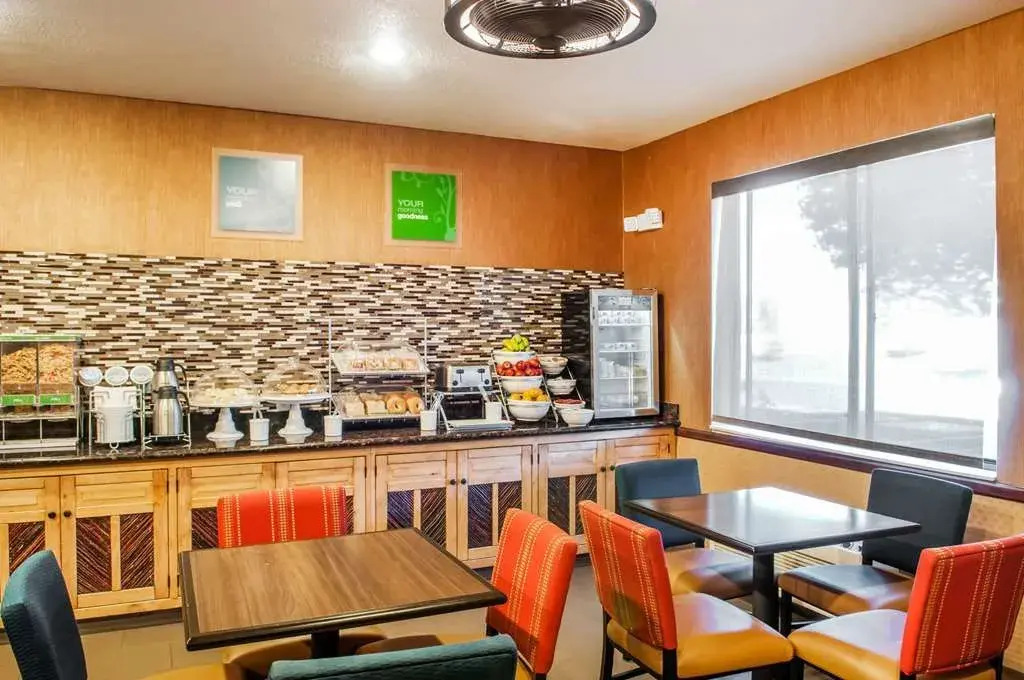 Comfort Suites