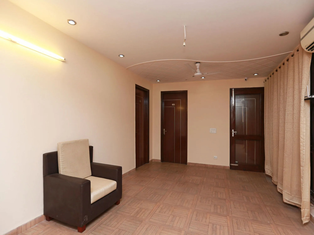 OYO 11600 Hotel Cosy Tree