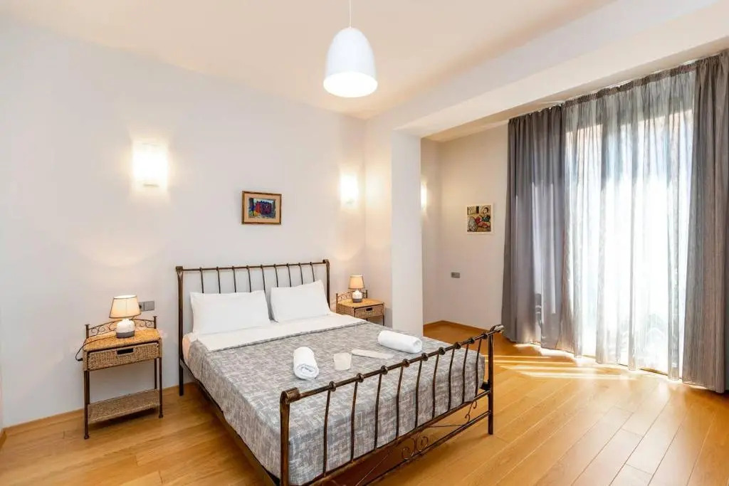 Wehost Spacious place near Rustaveli