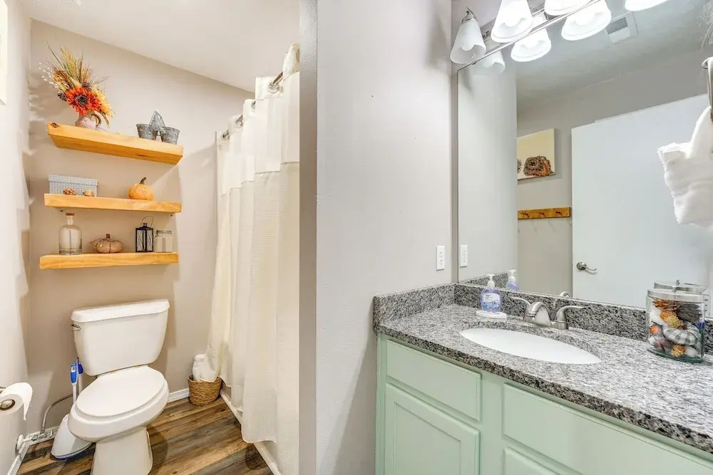 Mtn-view Gem w/ Hot Tub Access: Branson Condo