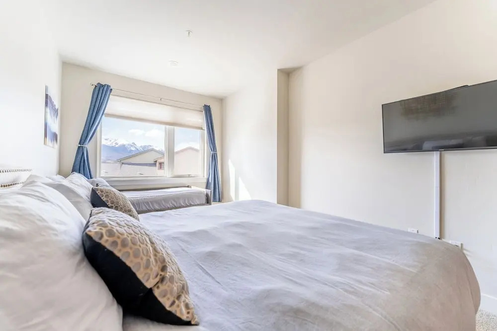 Sail Lofts #303