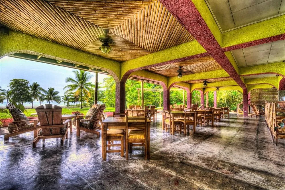 Iguana Lodge Beach Resort