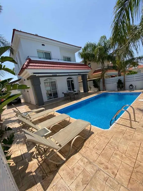 Villa Diana - 200 meters from Kapparis, Firemans Beach