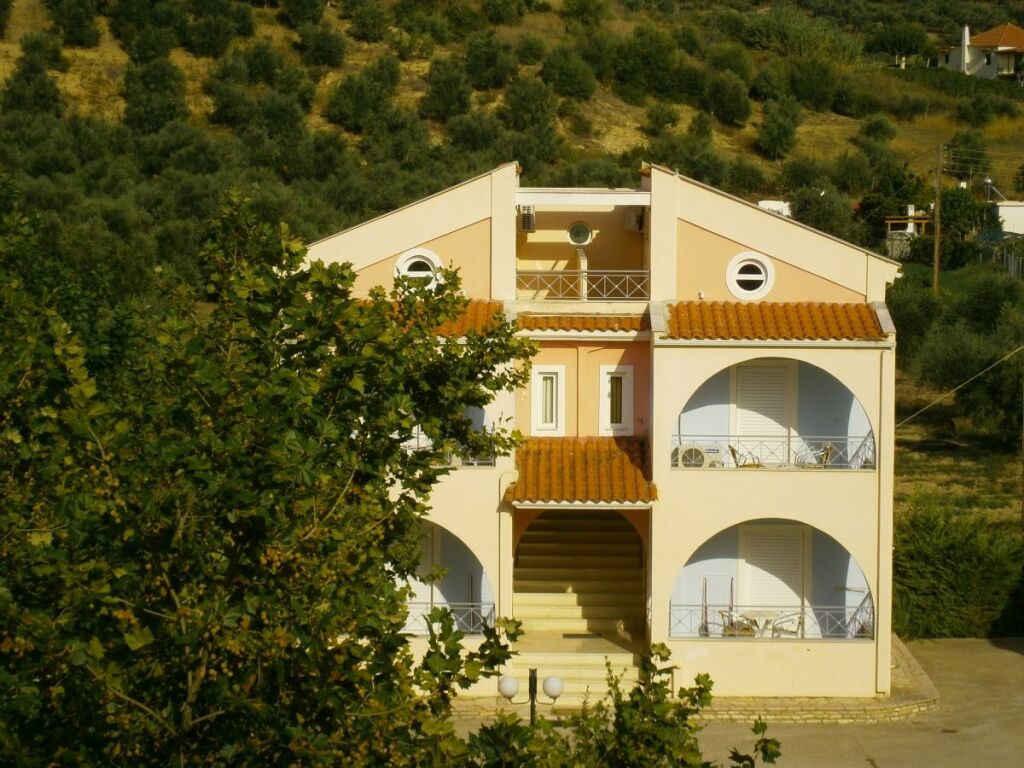 Kaiafas Lake Hotel