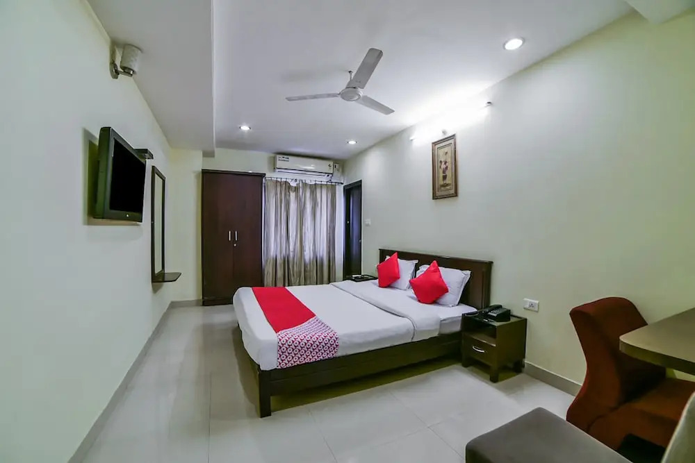 OYO 15729 Royal Stay