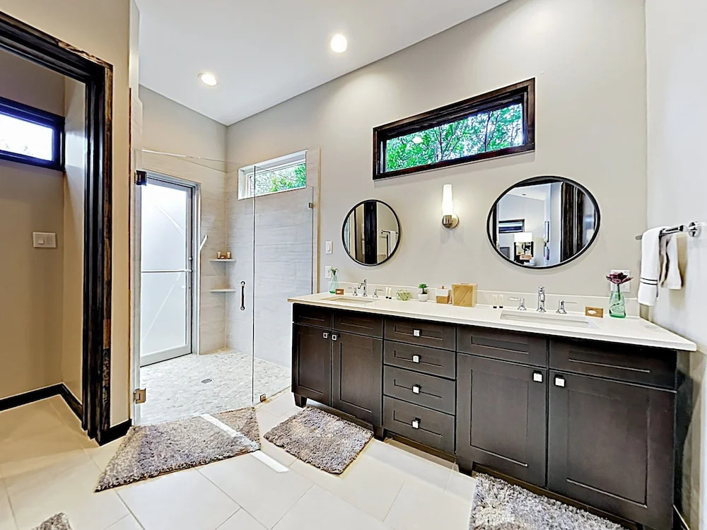 New Listing! Luxe Lake Travis Studio W/ Pool 1 Bedroom Cabin