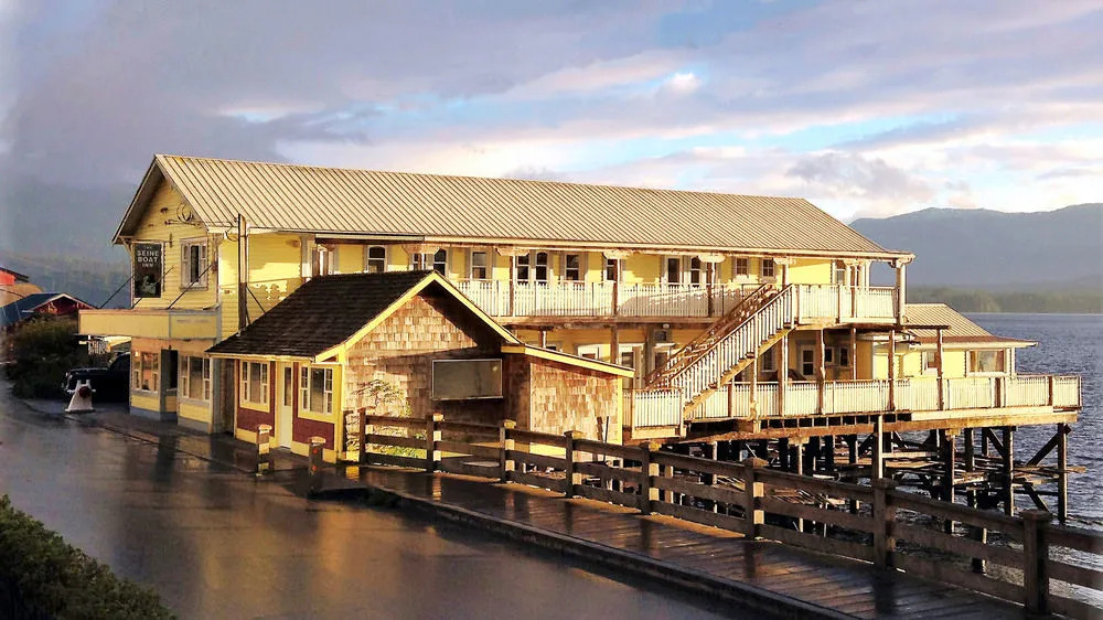 Seine Boat Inn