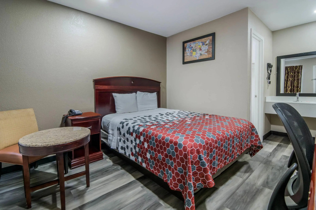 Super 8 by Wyndham Waco North I-35