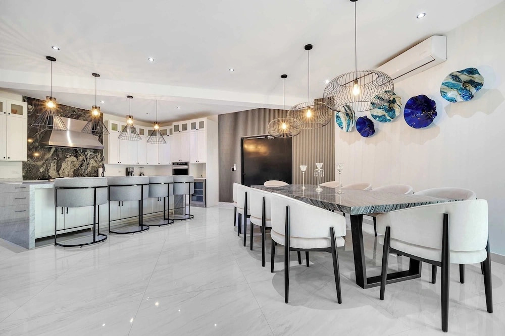Marbella Lane - PrimeVilla n Modern Home
