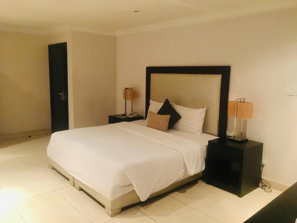 S & S Hotel & Suites