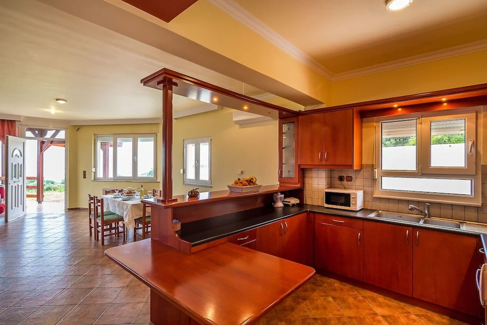 Villa Helen 200m from the beach in Tersanas BY APOKORONAS-VILLAS