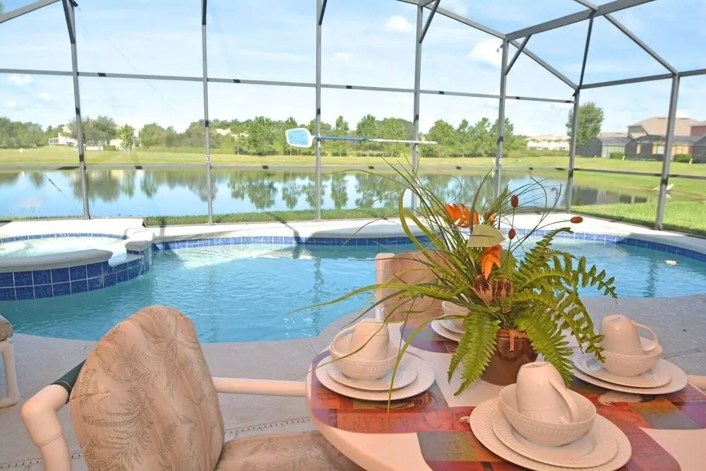Deluxe Lake Side 3 Br condo by RedAwning