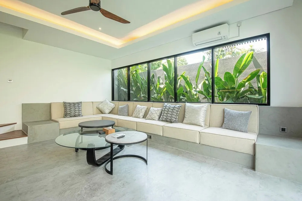 Tropical Elegance 5BR Canggu Villa Near Beach