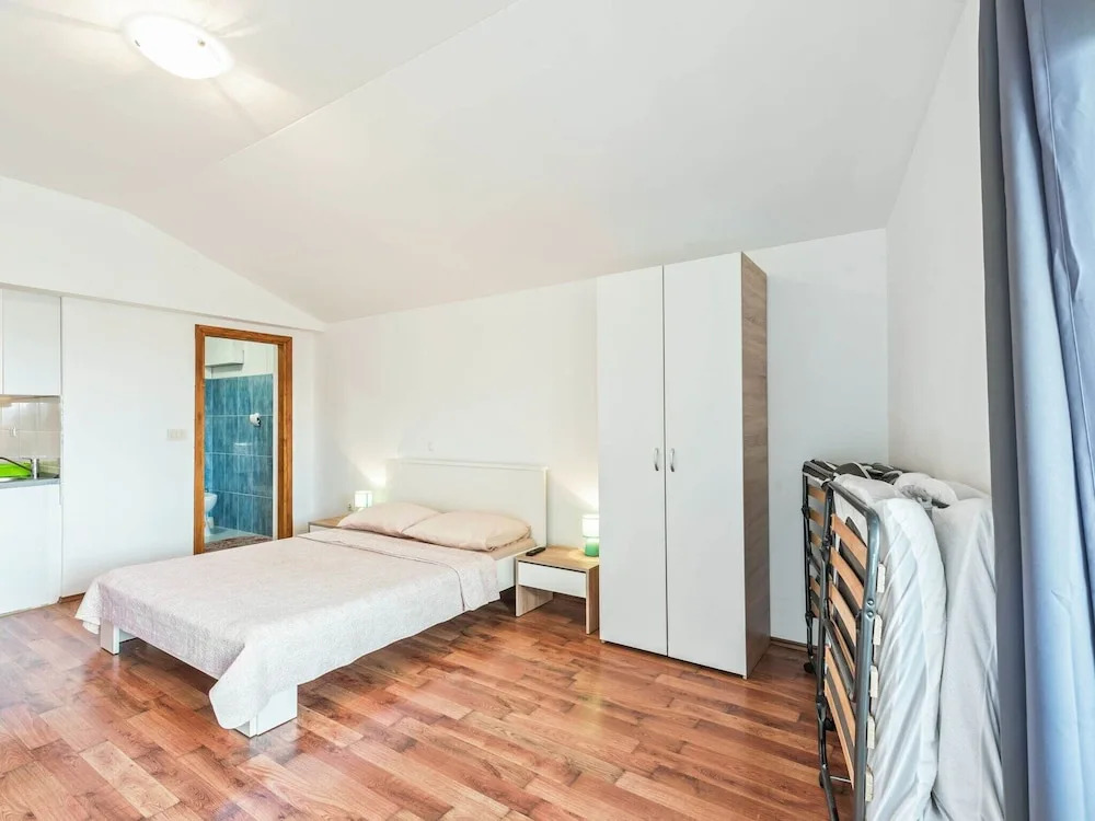 Pleasant Apartment in Posedarje near Sea