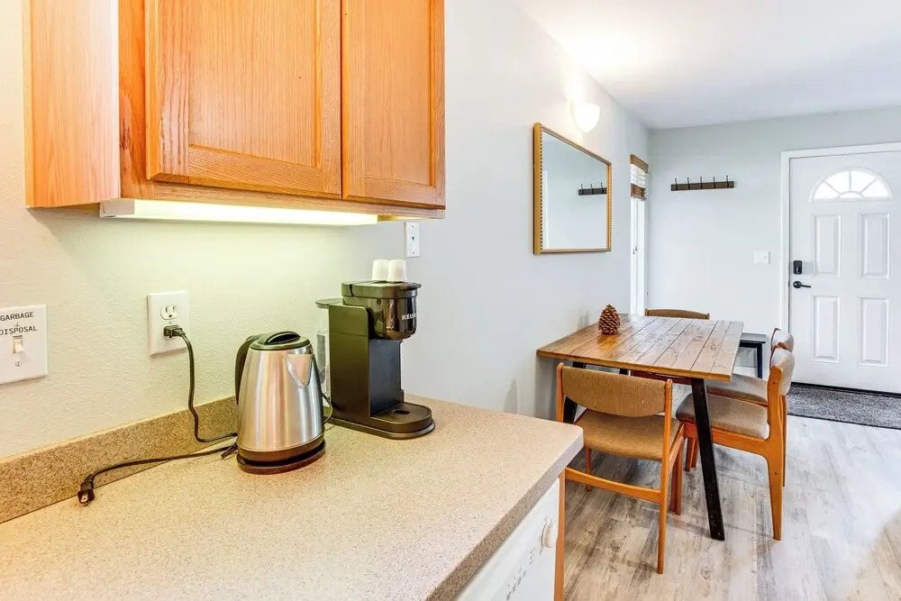 1 Mi to Stagecoach Chairlift: Stateline Condo