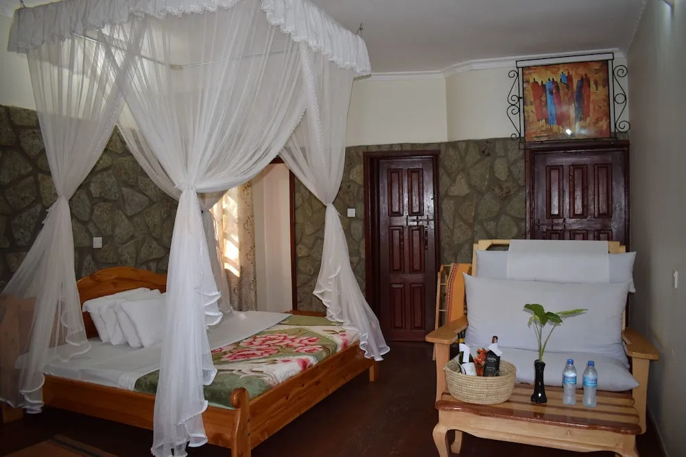 Ngorongoro Camp & Lodge
