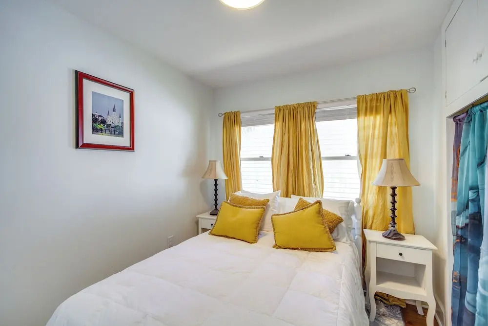 Long Beach Cottage, Walk to Beach & Downtown!