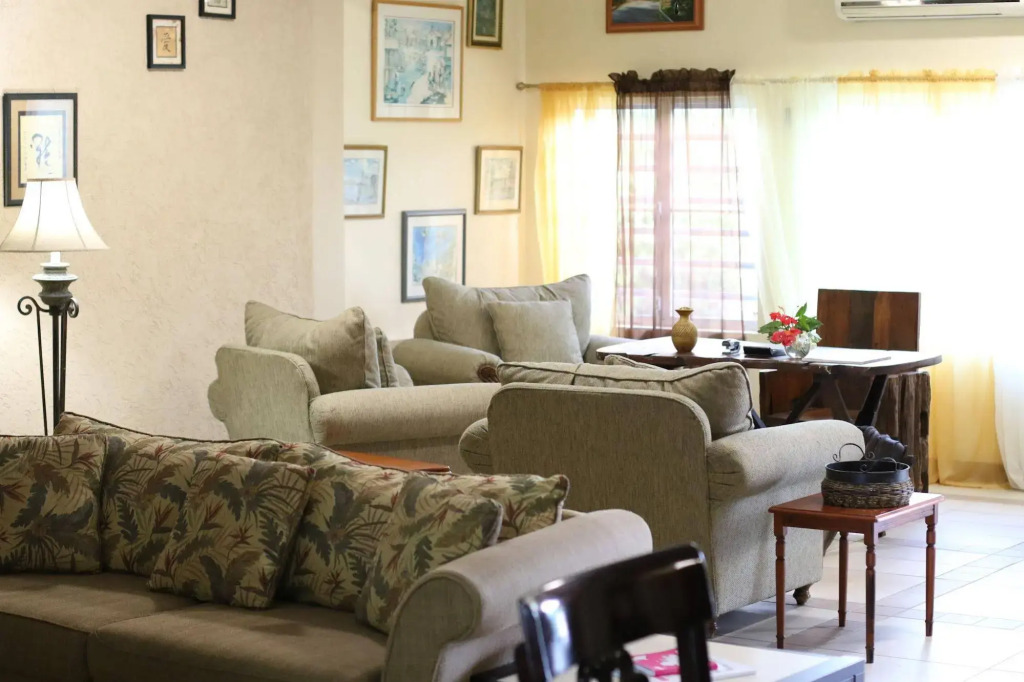 La Casa de Joy Airport Apartments