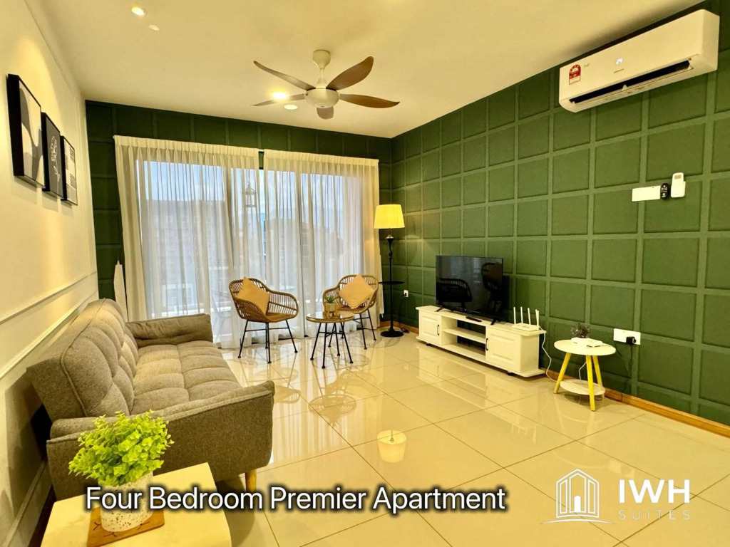 Ipoh Waterpark Homestay 7-12pax 3 Or 4Bedrooms Pool or City View with 2parking
