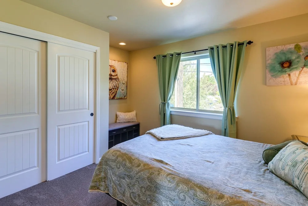 Waterfront Birch Bay Rental - Walk to Beach!
