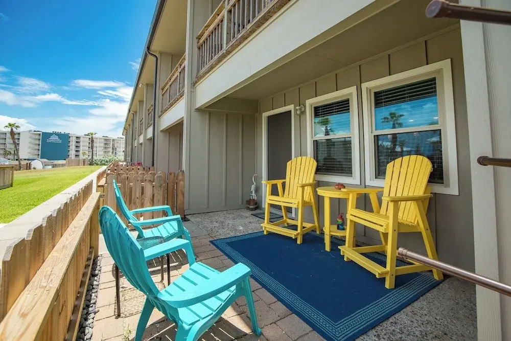 Sunrise Villas 101 - BOARDWALK TO THE BEACH