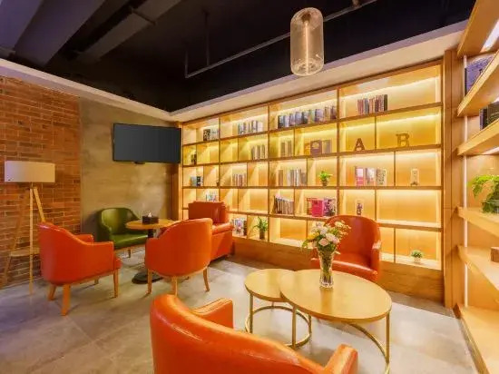 Elong Wanguo Hotel (Dalian Jinma Road Light Rail Station Store)