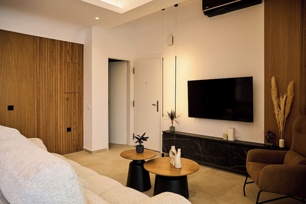 POLYTELIA - Luxury Living