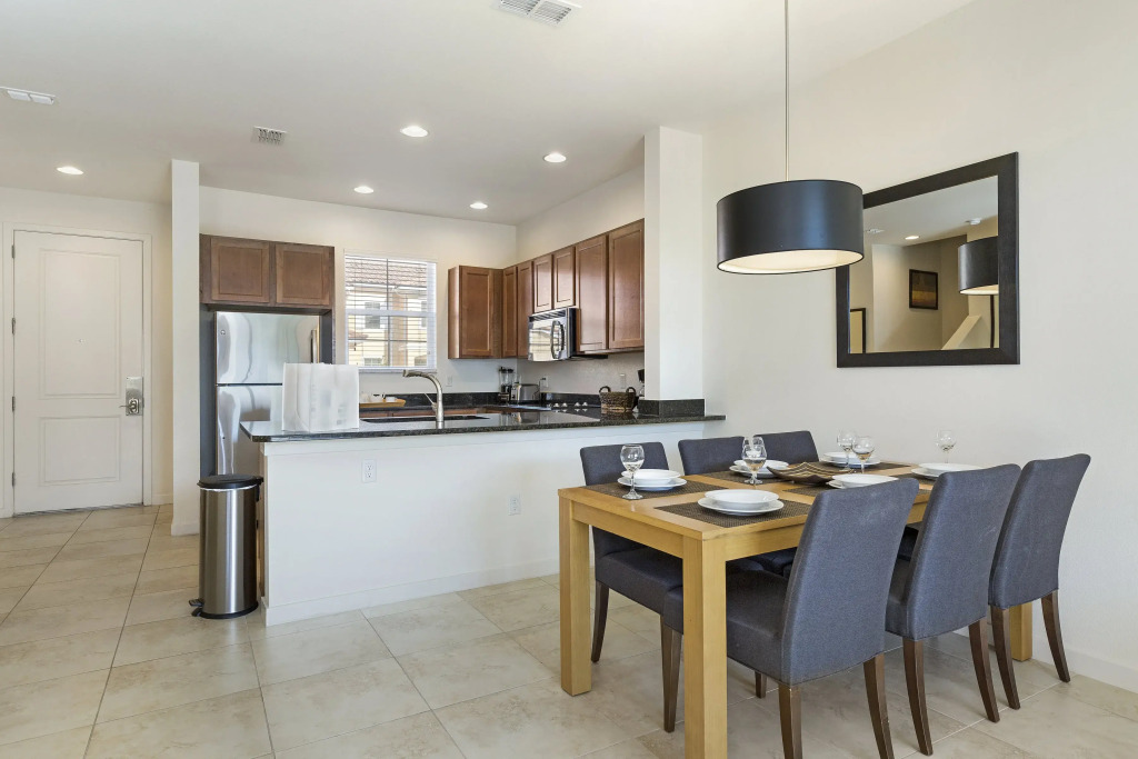 2 Bedrooms 25 Bathrooms Regal Oaks 2604 Rl