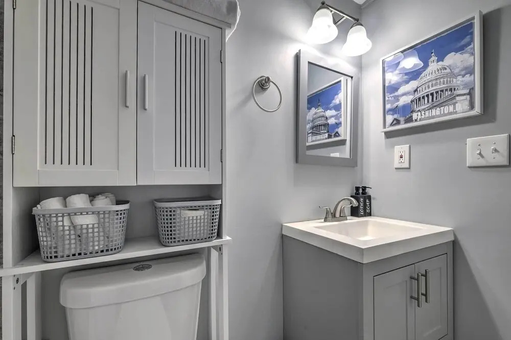 6 Mi to National Mall: Modern DC Apartment!