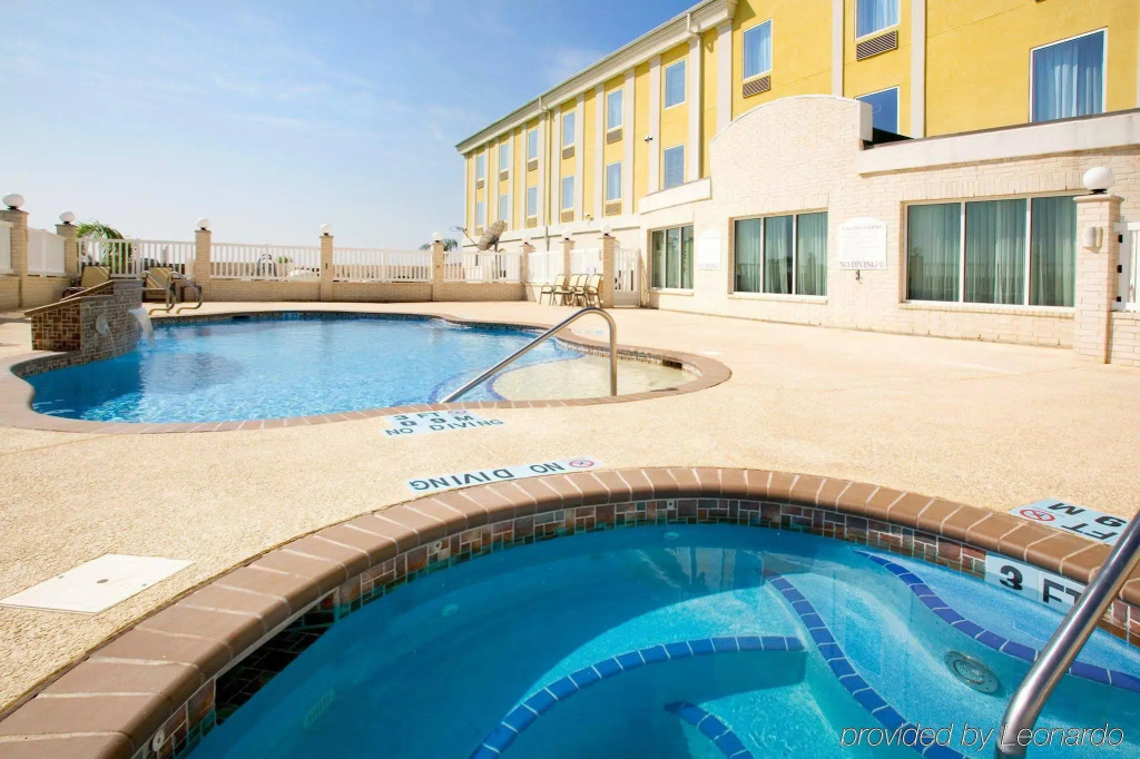 Holiday Inn Express Hotel and Suites Falfurrias