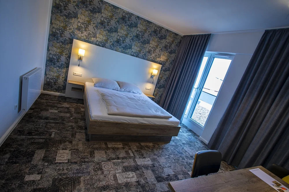 Stadthotel Lohne, Self Check-in & entspannt im Café frühstücken