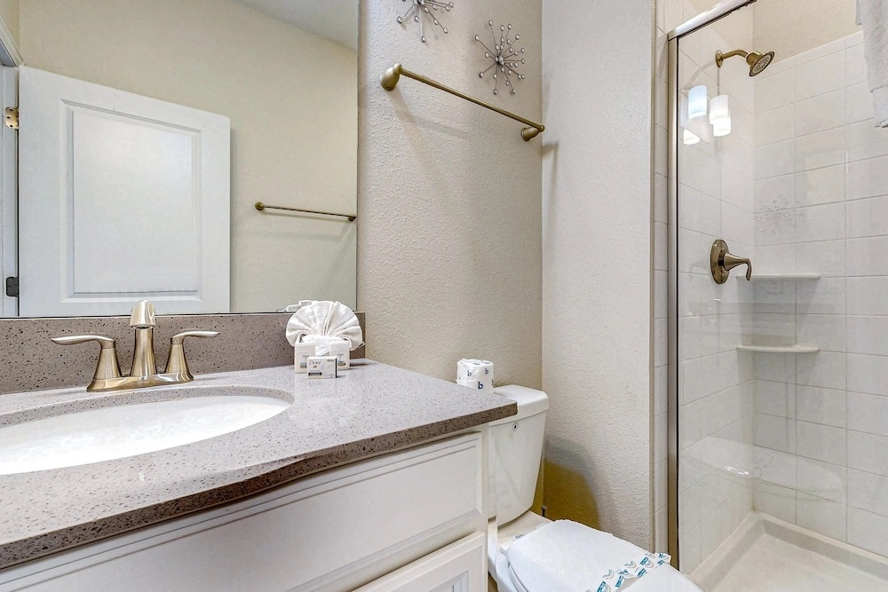 Inviting Home Near Theme Parks With Private Heated Pool, Lanai, Patio & W/D