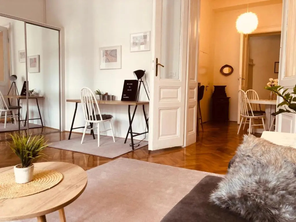 ROOM 44
