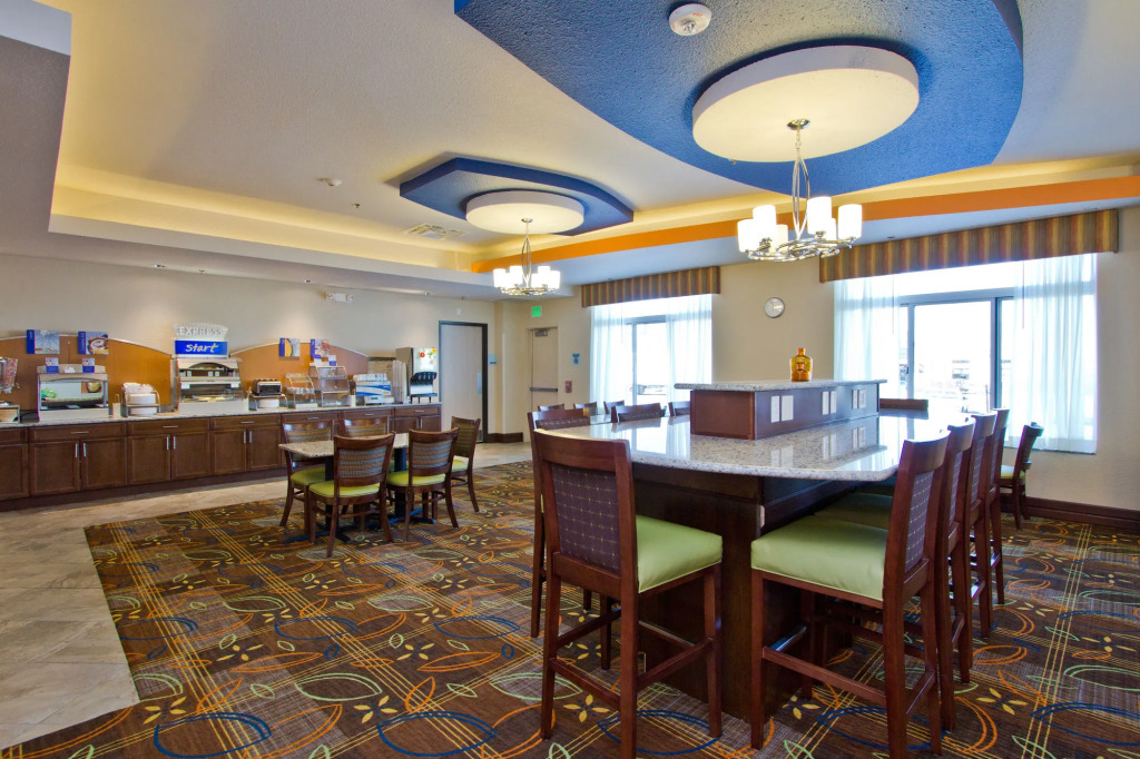 Holiday Inn Express and Suites Denver East Peoria Street by IHG