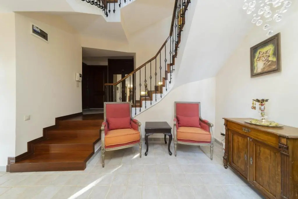 House Close to Beach with Shared Pool in Antalya