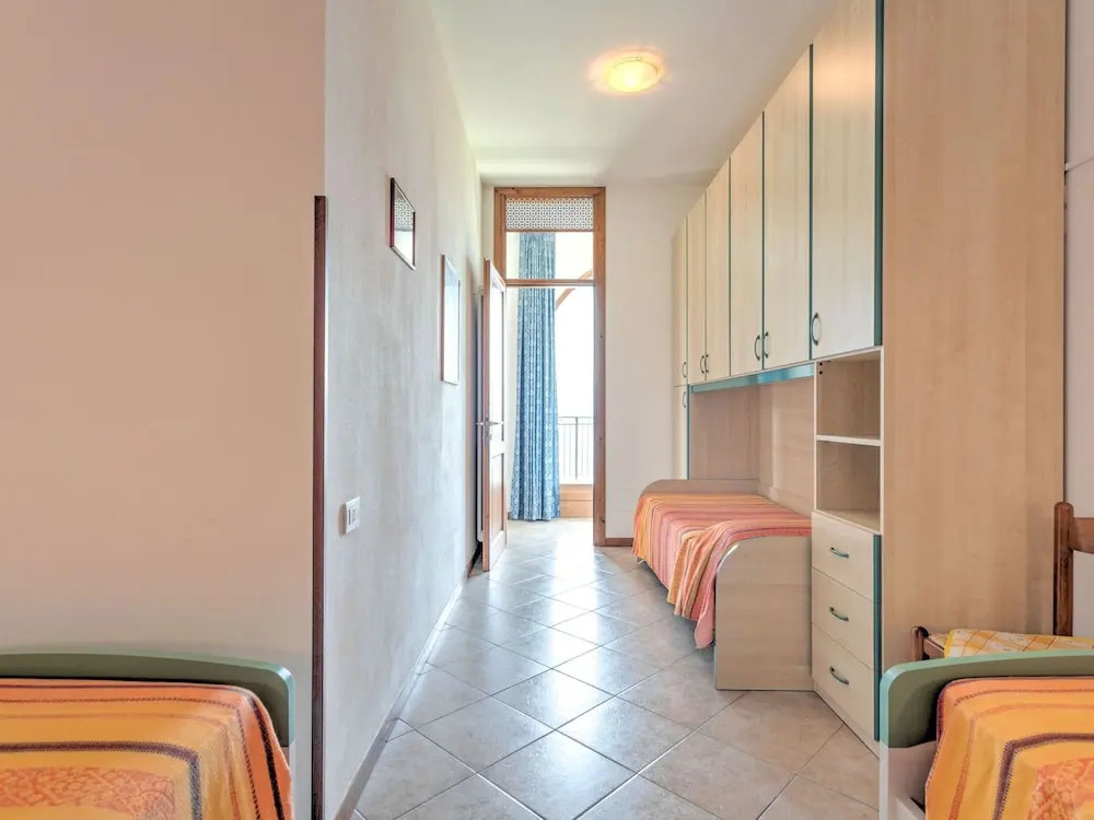 Wonderful flat with swimming pool, lift and garden