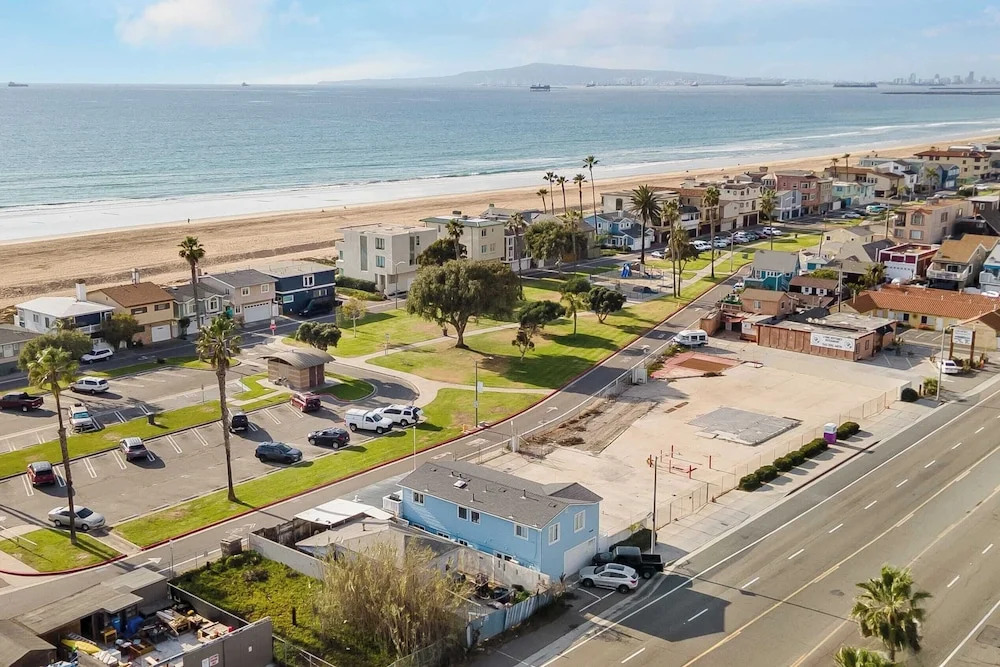 Steps to the Beach, 2 Units w/ Patio, Fire Pit Pacific Coast Highway Buyout