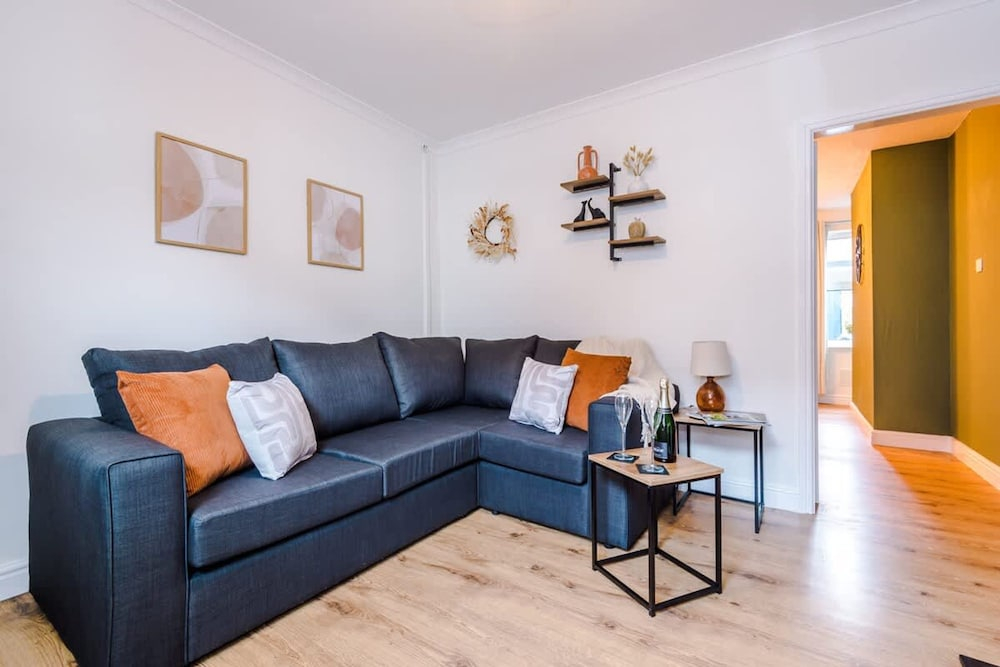 NEW Stylish Home City Centre Location Sleeps 6