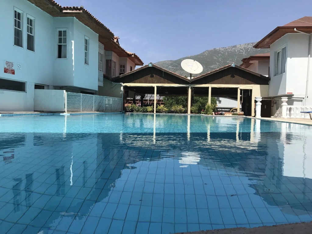 Red Rose Hotel