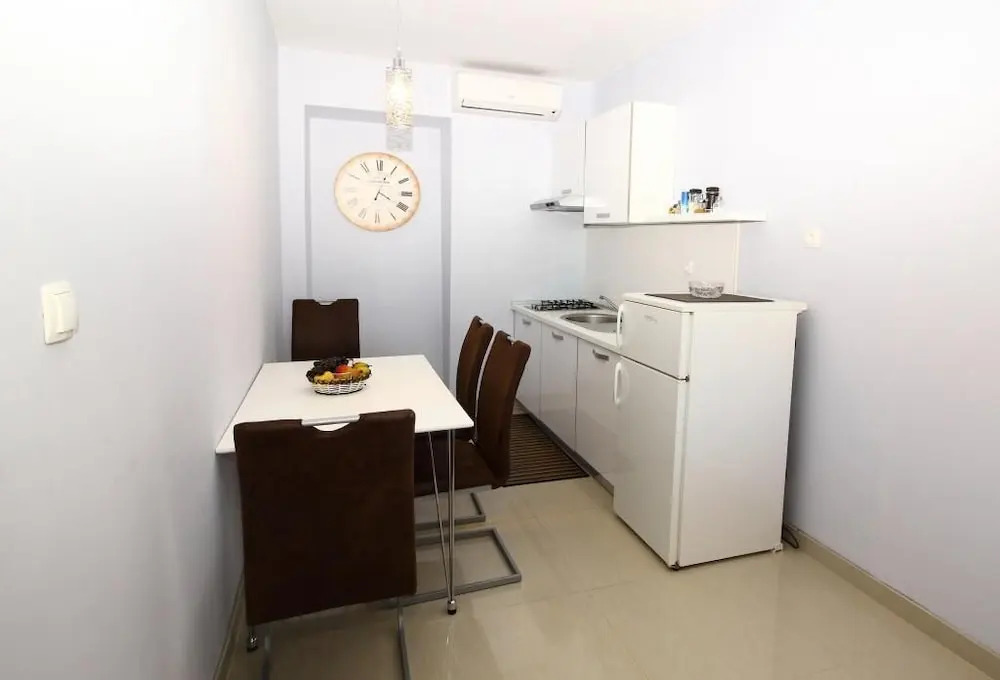 Apartments Dubreta