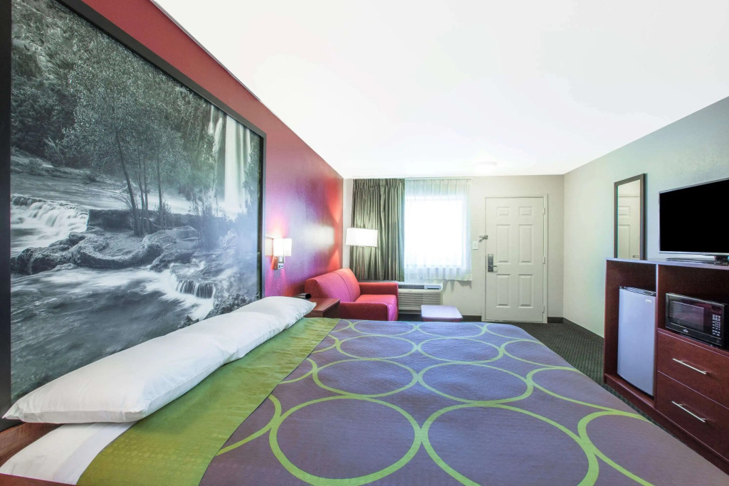 Days Inn & Suites by Wyndham Flagstaff I-40