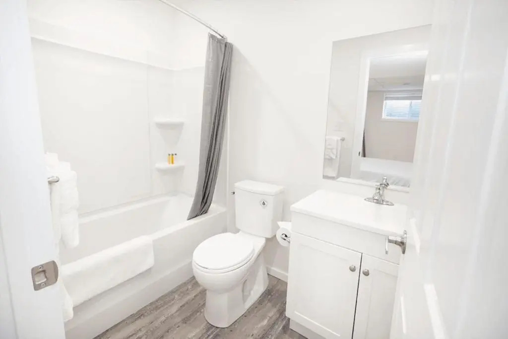 3BR Condo With Free Parking and In-suite Laundry