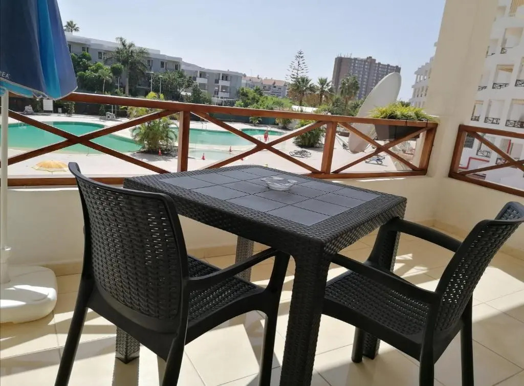Large studio apartment with lovely terrace and wifi