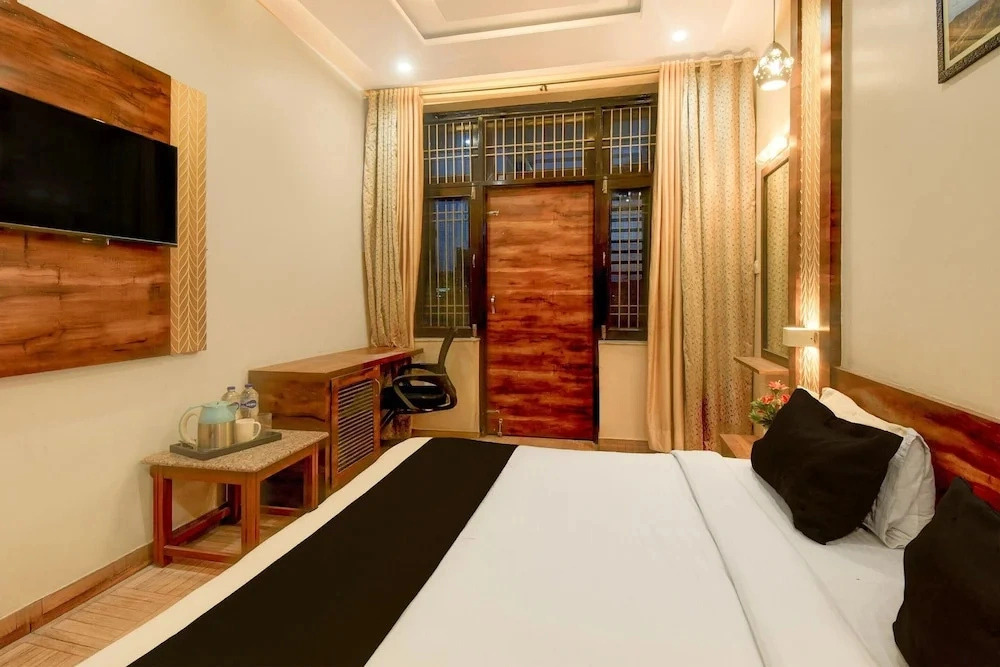 Deluxeaishwarya Inn