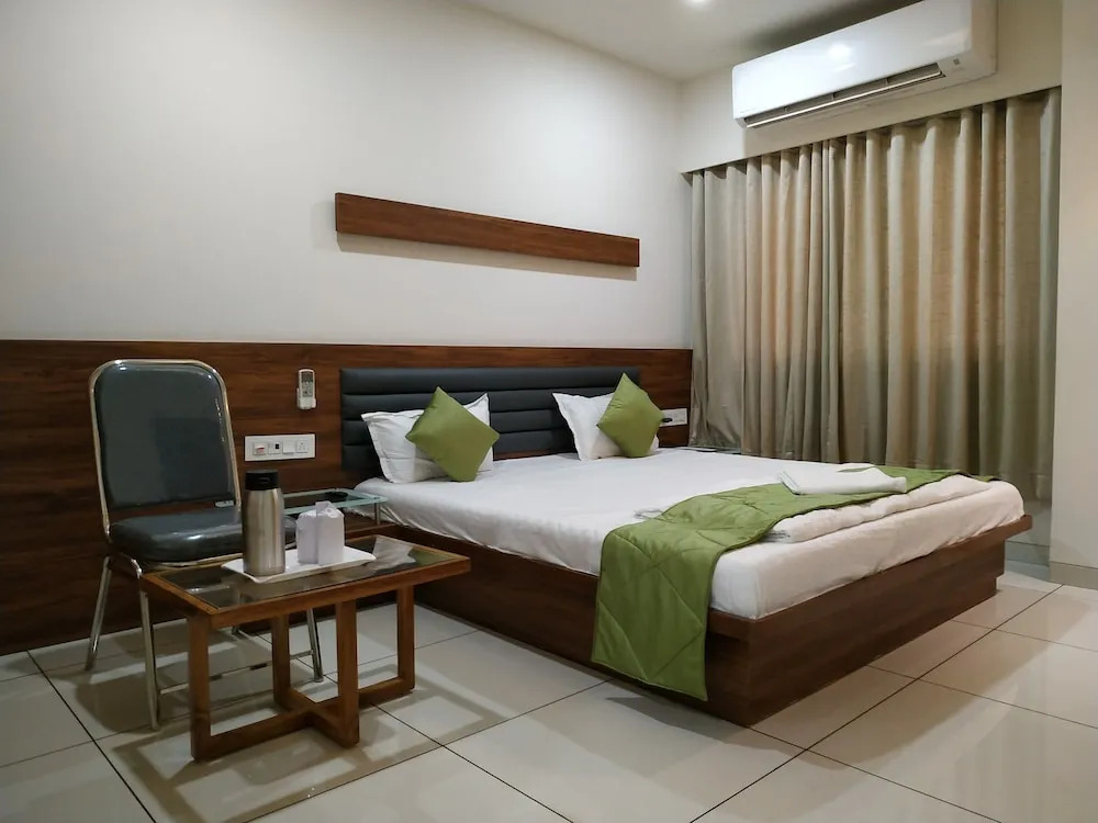 HOTEL SATKAR CHHATRAL