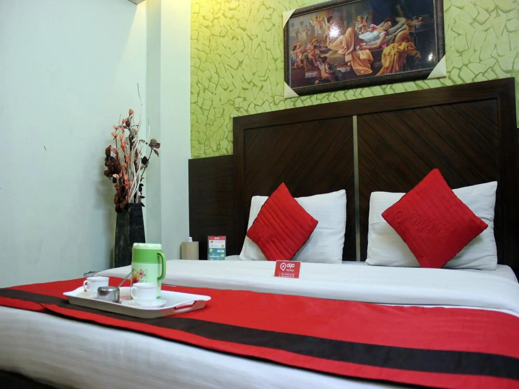 Star view by Hotel Black mooncouple friendly Near Rk ashram Metro