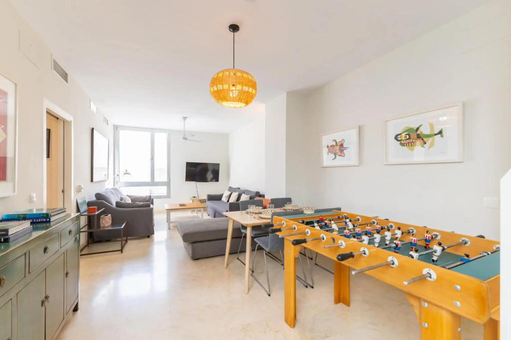 Charming 2 Bedroom Apartment with Private Roof-Top in the Heart of Seville